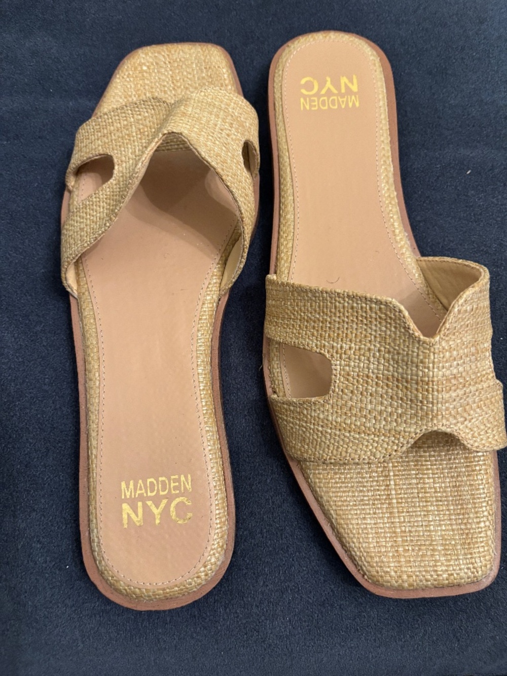 LINEN/STRAW TOP SLIDES SO CUTE